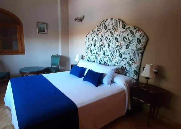 Turisticos Y Hotel *